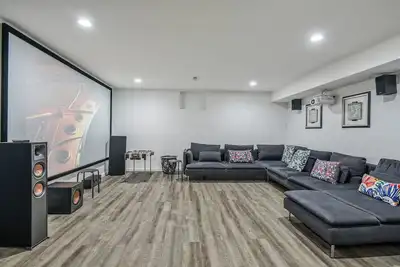 Image de Dulles Luxury Villa: Movie Theater, Grill, Gazebo! 15 mins to Iad, 30 mins Dc