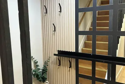 Image de Brand new luxurious  basement studio apartment 5 minutes away from Frenchman’s\n