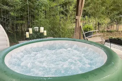 Image de A Sanctuary in Nature with Hot tub near Fort Moore