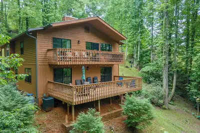 Image de Mountain Creek Escape - 2 Living Rooms, Decks, Fire Pit!