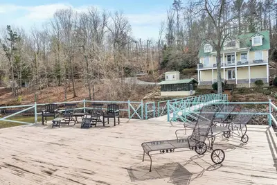 Image de Emerald Lakeshore: 4  Br, 4  Ba  in Arley, Sleeps 10