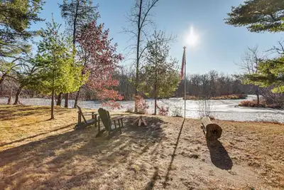 Image de 4 Mi to Main Street: Riverfront Minnesota Cabin