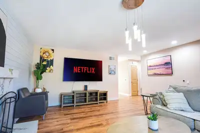 Unique 7bedroom-3bath sleeps 14