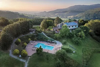 Image de \"Niccone\": Rural-Chic Farmhouse convenient to visit Umbria.