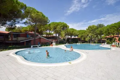 Image de Adorable maison de trois pièces avec piscine