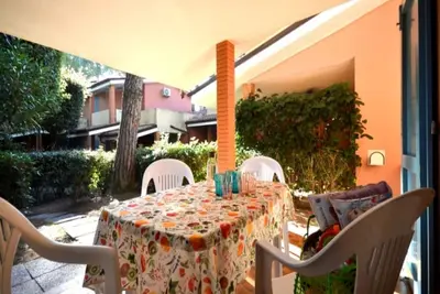 Image de Maison rénovée avec piscine extérieure