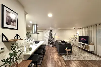 Image de Charming 2-bedroom house w\/ Large Private Backyard with Ac, WiFi