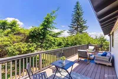 Image de Charming full floor with Ac, WiFi in fabulous Kenmore