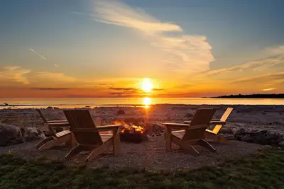 Image de 300ft Modern Luxury Lakefront +Hot tub Steam bath