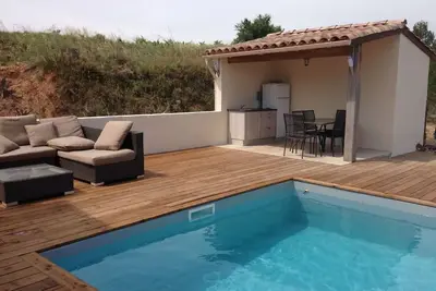Image de Charmant domaine : villa, studio et piscine chauffée. Idéal famille et amis!