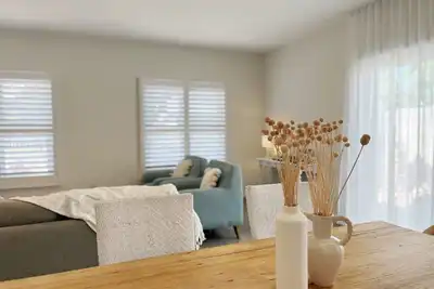 Image de Stylish modern 3-bedroom townhome in enchanting Belmont with Ac, WiFi