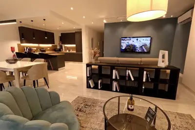 Image de Modern Apartment in St. Julian's Malta, with Breathtaking Views of Spinola Bay