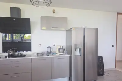 Image de Villa Rosane \nBelle et spacieuse maison à l'étage d'une villa.