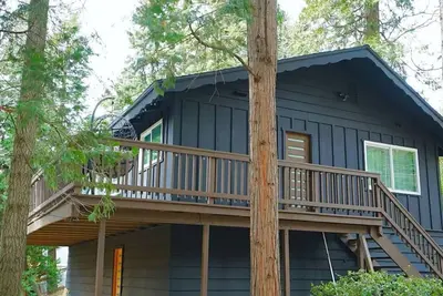Image de Beautiful Renovated Cozy Forest Home in Crestline with Hot Tub