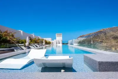 Image de Stunning 2 Bedroom Apartment. Communal Heated Pool