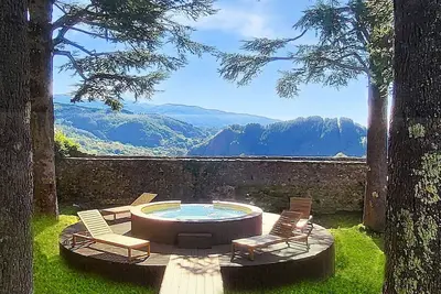 Image de Nouveau! Forteresse privée! Très beau restauré, 5 chambres, 5. 5 salles de bains