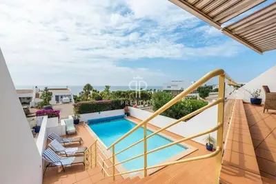 Image de SeaViews & Walk to Luz! 4br-Pool- Balcony-parking