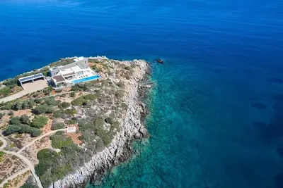 6 Bedroom Seaside Villa with Heated Pool