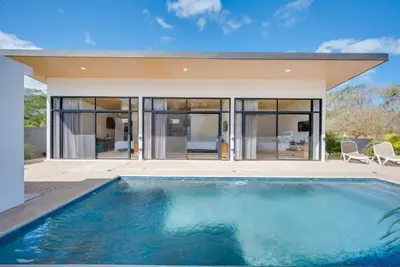 Image de Fully Equipped studio with central Location!