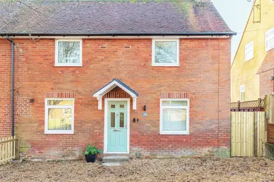 Image de Charming 5-Bed Winchester Home with Garden and Parking