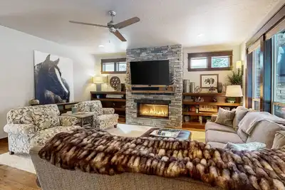 Image de Beautiful home with patio, WiFi, fireplace, shared hot tub/pool/pickleball court