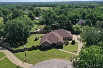 Image de Handicap accessible 3-bedroom house with Heated Indoor Pool and WiFi in Troup Tx