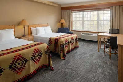 Image de Cozy Lodge-Styled Room w/ Comfortable Bed & Keurig Coffee Maker