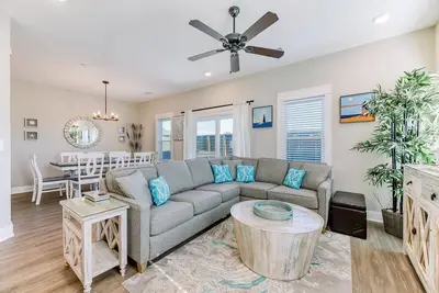Image de Modern 3br, Dogs Ok, Walk to beach, Hot Tub, Pool