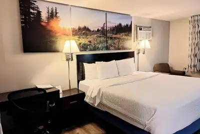 Image de Welcoming Room with Complimentary Tasty Breakfast | Pool Access