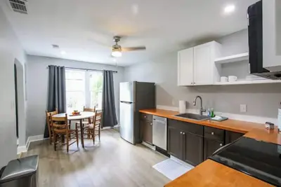 Image de Midtown Retreat / Sunny 2br Duplex Stay