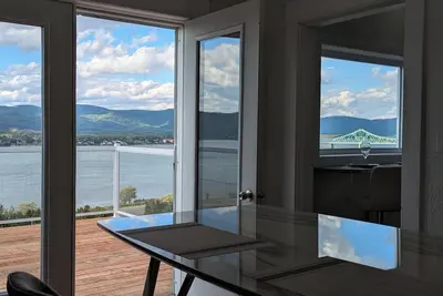 Image de Campbellton Cliffside view of the river & bridge!