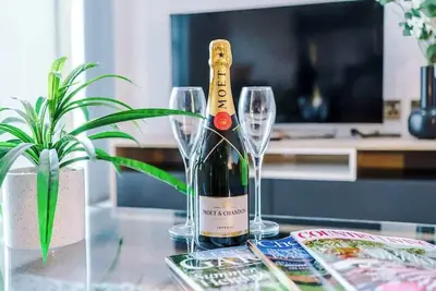 Image de New! Stunning 2 Bed Flat in Manchester, Sleeps 4!