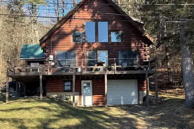 Image de Charming 3-bedroom + loft log cabin at Lake Bomoseen in Castleton, Vt. Sleeps 12