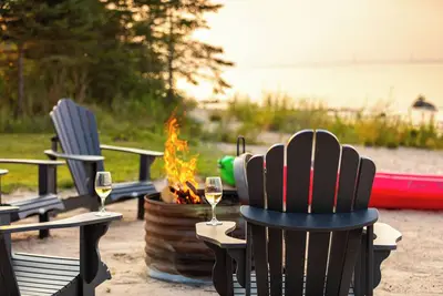 Image de Cabin on Lake Huron, Hot Tub, Fireplaces, Jacuzzi and Amazing Views.