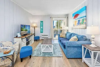 Image de Cherry Grove 2br, Steps to Beach