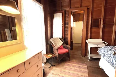 Image de Beautiful Roaring Brook Cottage in Harbor Springs with beach access