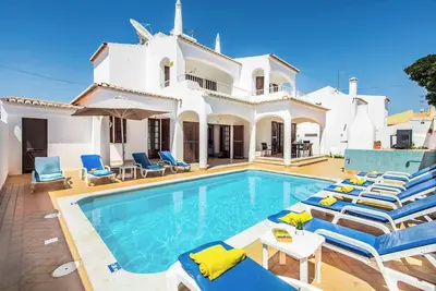 Image de Villa Serenity - Quatre Chambres Villa, Couchages 8