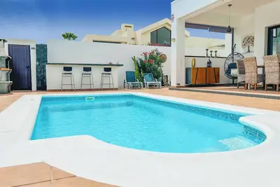 Image de Villa Isla Bonita - Trois Chambres Villa, Couchages 8