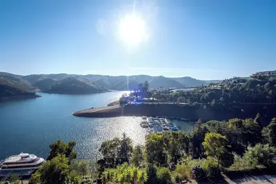 Image de Blue Lake House - Vue Imprenable, Piscine, Sauna et Gym