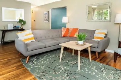 Cozy 3-Bed Home, 2 miles from Iu Campus