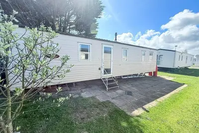 Image de Cosy 6 berth caravan at California Cliffs Holiday Park ref 50032j