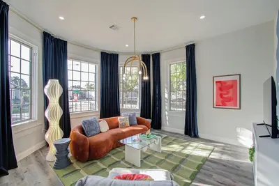 Image de 3 Bed, 2. 5 Bath, 10 Minutes from Downtown, Fire-Pit, and Outdoor Theater