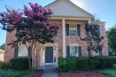 Image de 5br/2. 5ba Colonial Home Near At&T and Globe Life