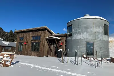 Image de Refined Modern Alpine Silos Cabins on 1, 500 acres/Private Mountain Retreat for 8