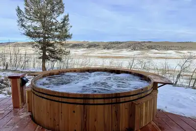 Image de Rustic Modern Luxury Cabin with Private Cedar Hot Tub and Yoga Sun Hut