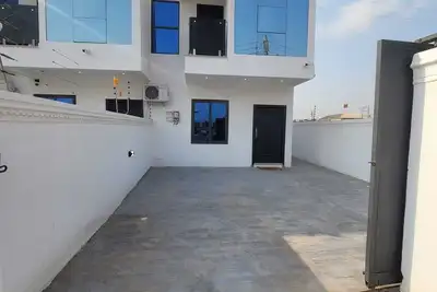 Image de 2 bedrooms with WiFi Ac in lovely Adenta Municipality Starlink Solar - Unit #1