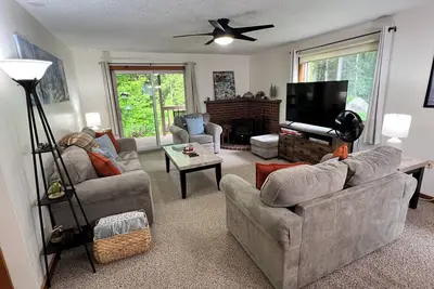 Image de Lincoln Condo: Minutes to Skiing & Hiking with Pool