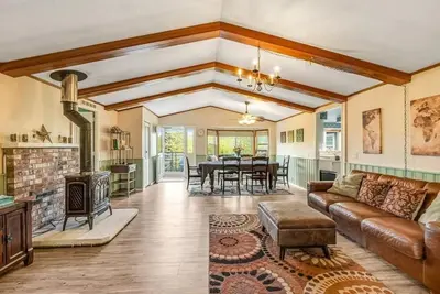 Image de Charming 2-bedroom bungalow with hot tub in Deer Harbor. Walk to the marina!