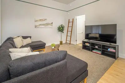 Image de New! Cozy Loft located Downtown Bozeman - Bridger Bliss on Main Street!