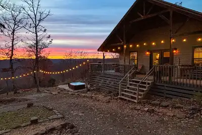 Image de Sundance Cabin - Private Ozark Mountain Retreat - hot tub & valley views!